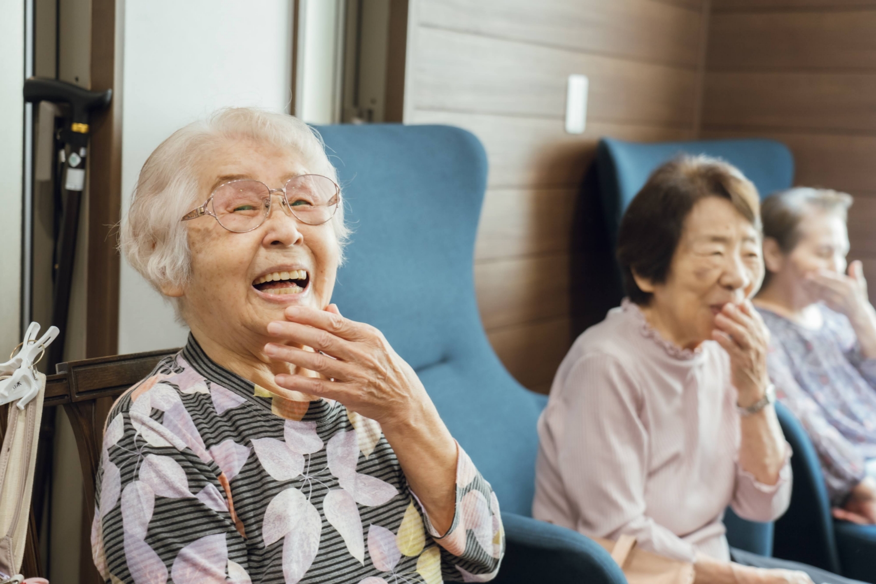 高齢者女性の楽しそうな笑顔