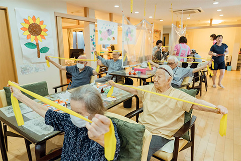 高齢入居者の体操